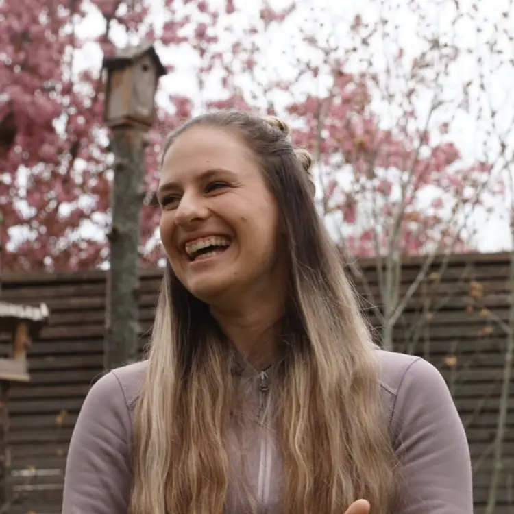 Elena Auer, Physiotherapeutin